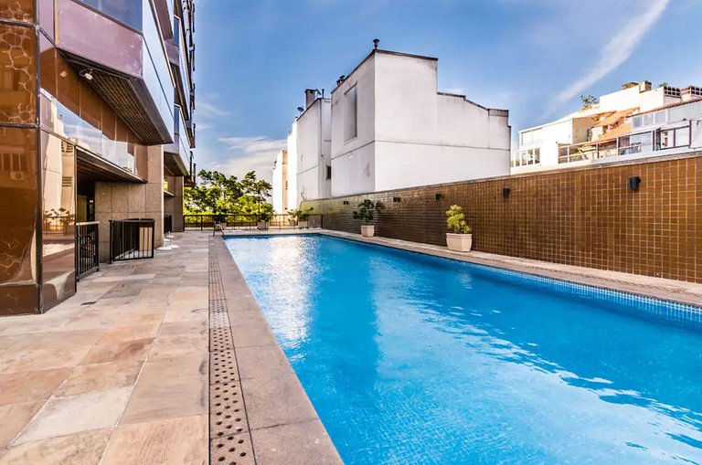 Ipanema, a uma quadra da praia, vista mar