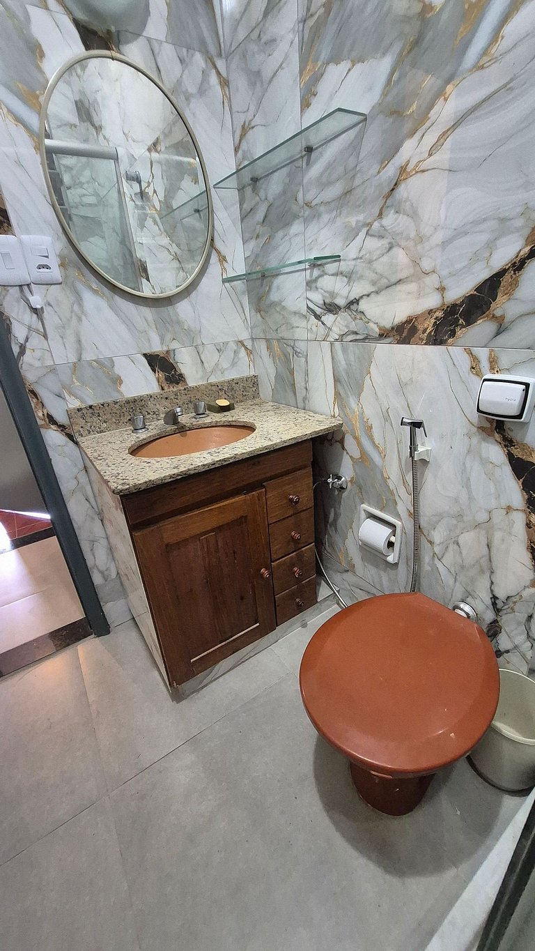 Copacabana, a 3 cuadras de la playa.