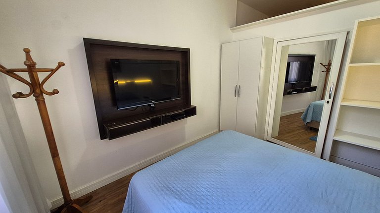 Cozy apartment only two blocks from the beach