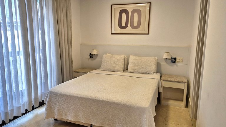 Apto con servicios, vista al mar y al Cristo