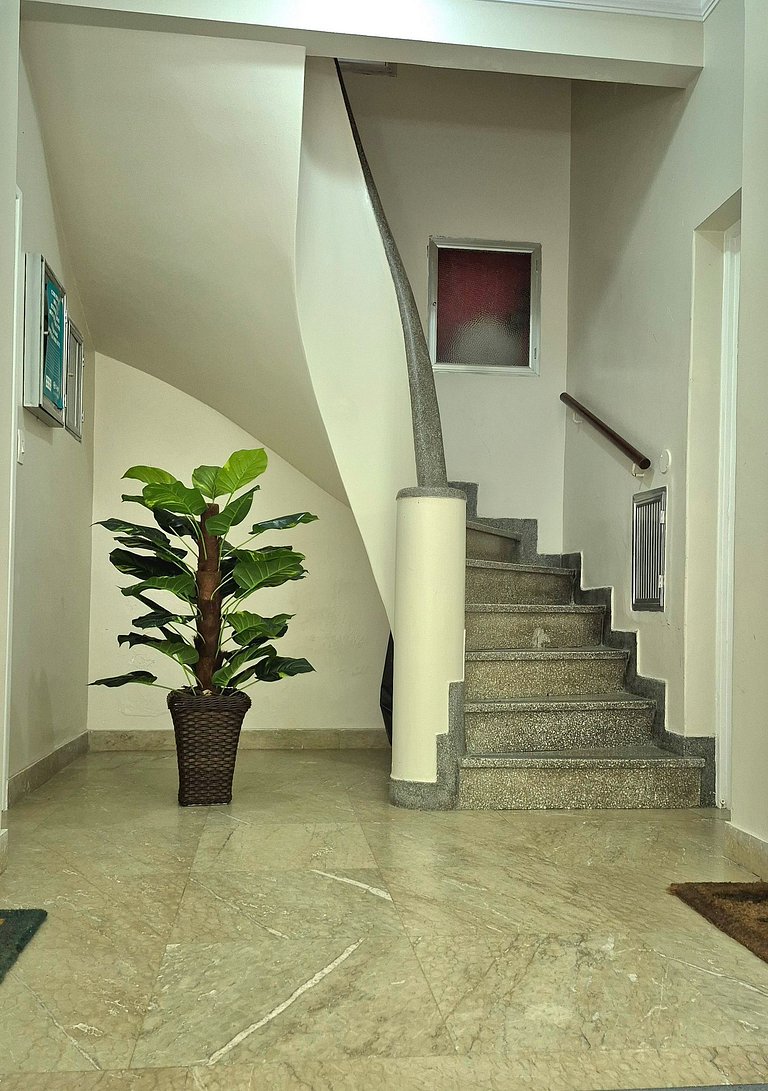 Modern and spacious near Leblon Beach