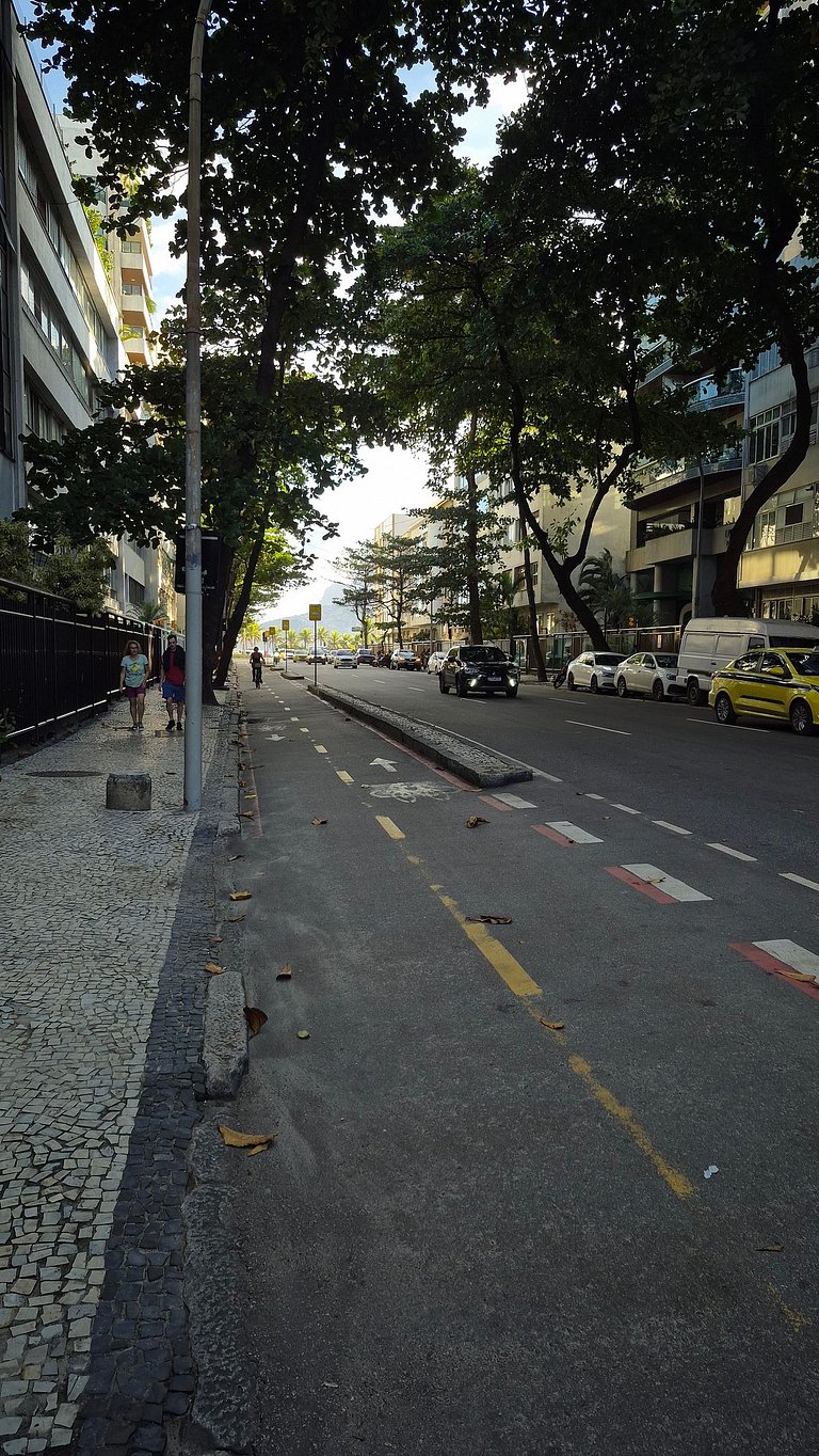 Ipanema close to the beaches with sea view