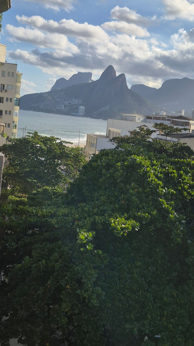 Ipanema close to the beaches with sea view