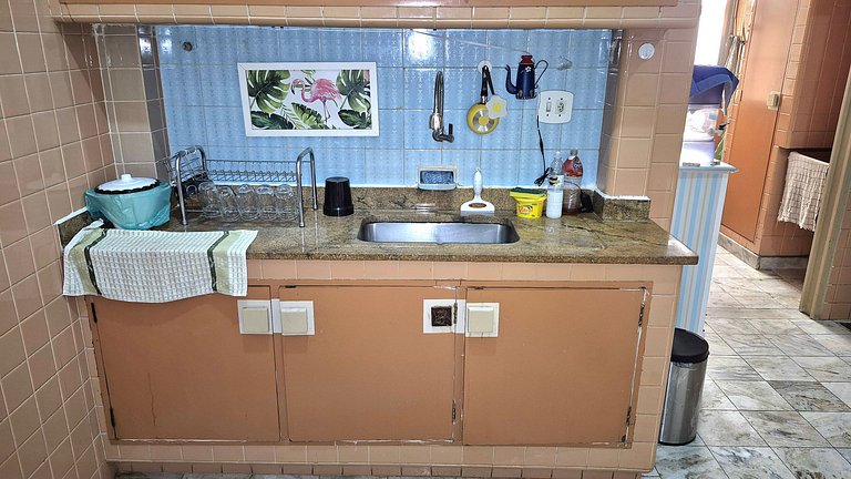 2 bedroom apartment with garage