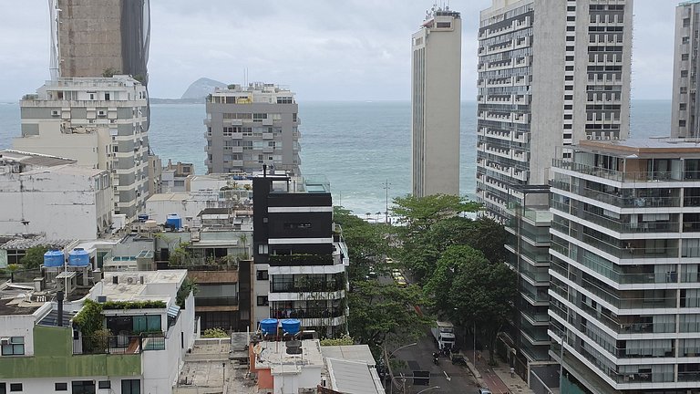 Leblon com vista mar e garagem