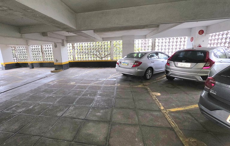 Leblon with sea view and garage.