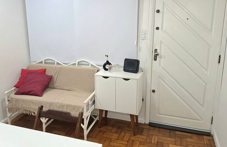 Modern one-bedroom apartment near the beach